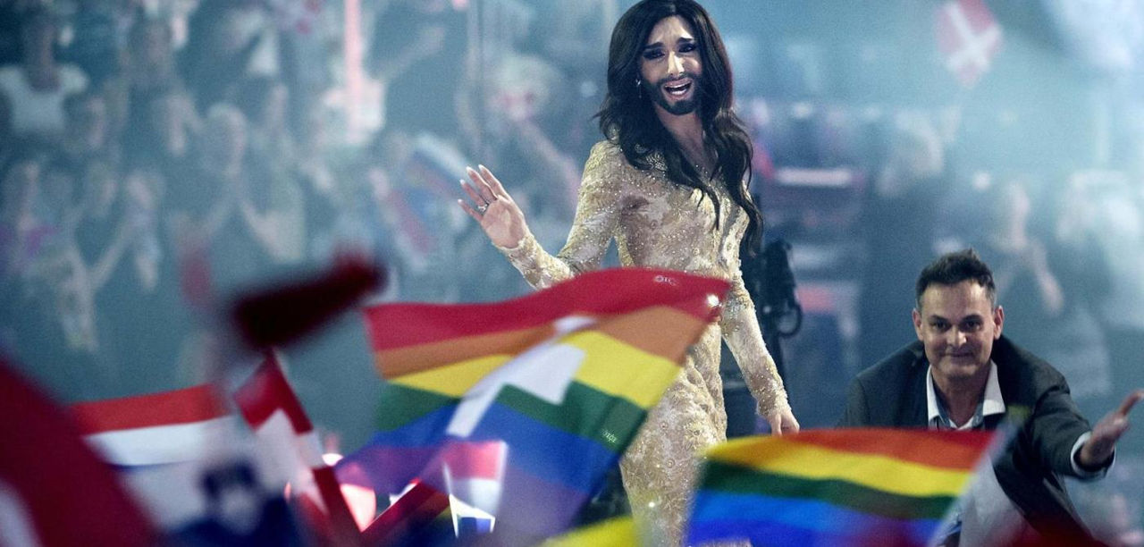 Steagurile LGBTQ+ și ale altor țări, interzise la Eurovision 2025.