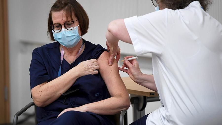 Финляндия отменит все COVID-ограничения после вакцинации 80% населения.