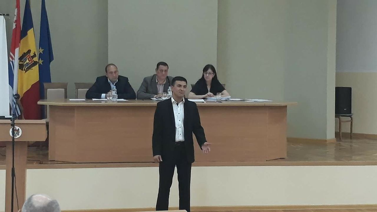 Вячеслав Бурлак избран новым председателем Криулянского района. Фото: facebook.com/Veaceslav Burlac