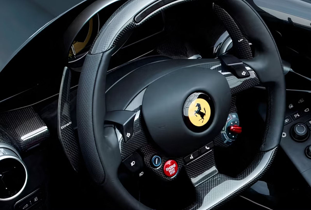 Ferrari запатентовал суперкар с двумя рулями.