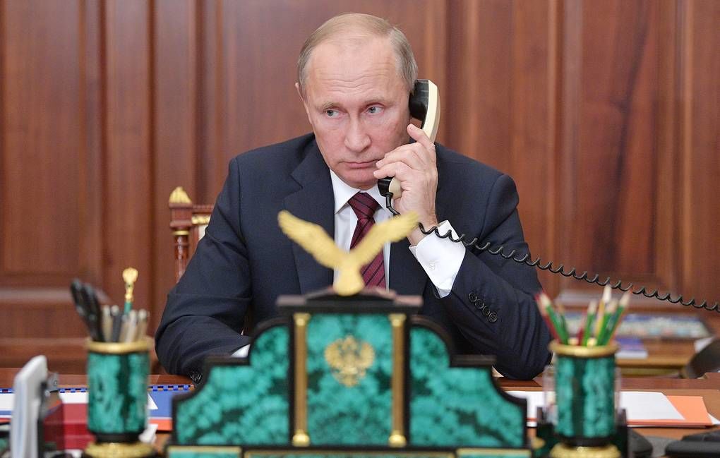 Путин и Макрон обсудили ход российско-украинских переговоров.