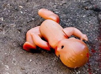 Жительница Кургана убила маленького сына и повесилась из-за долгов по кредитам.