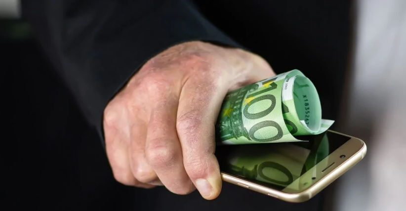 O „bunică cibernetică” din Marea Britanie protejează mii de pensionari de răufăcători.