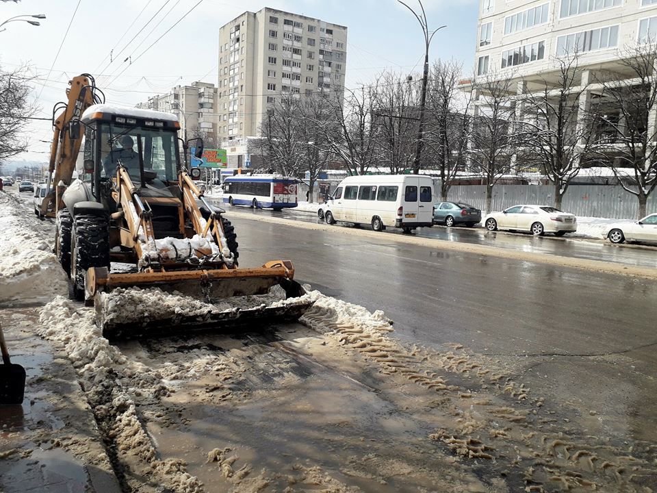 Radu: Ar fi mai eficient dacă mașinile ar circula la strictă necesitate