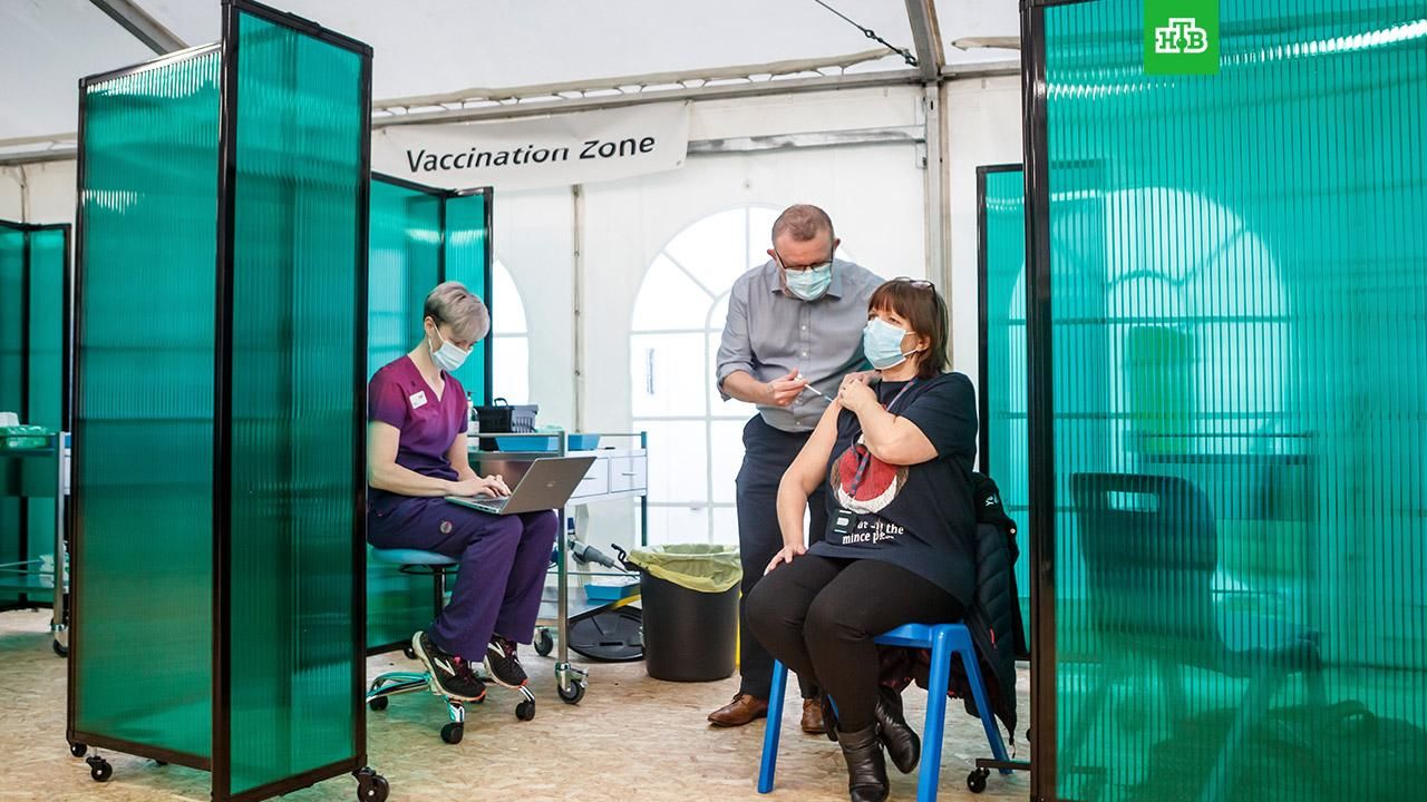 В странах Евросоюза началась вакцинация от COVID-19.