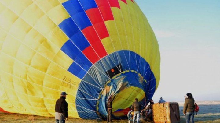 Şapte oameni au fost răniţi după ce un balon cu aer cald s-a prăbușit în Australia. 