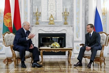 Медведев ответил на слова Лукашенко о чужих войнах.