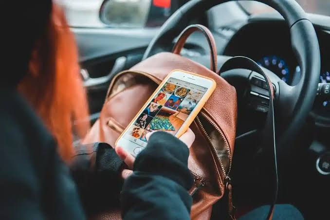 Poliția anunță controale privind folosirea telefonului la volan.