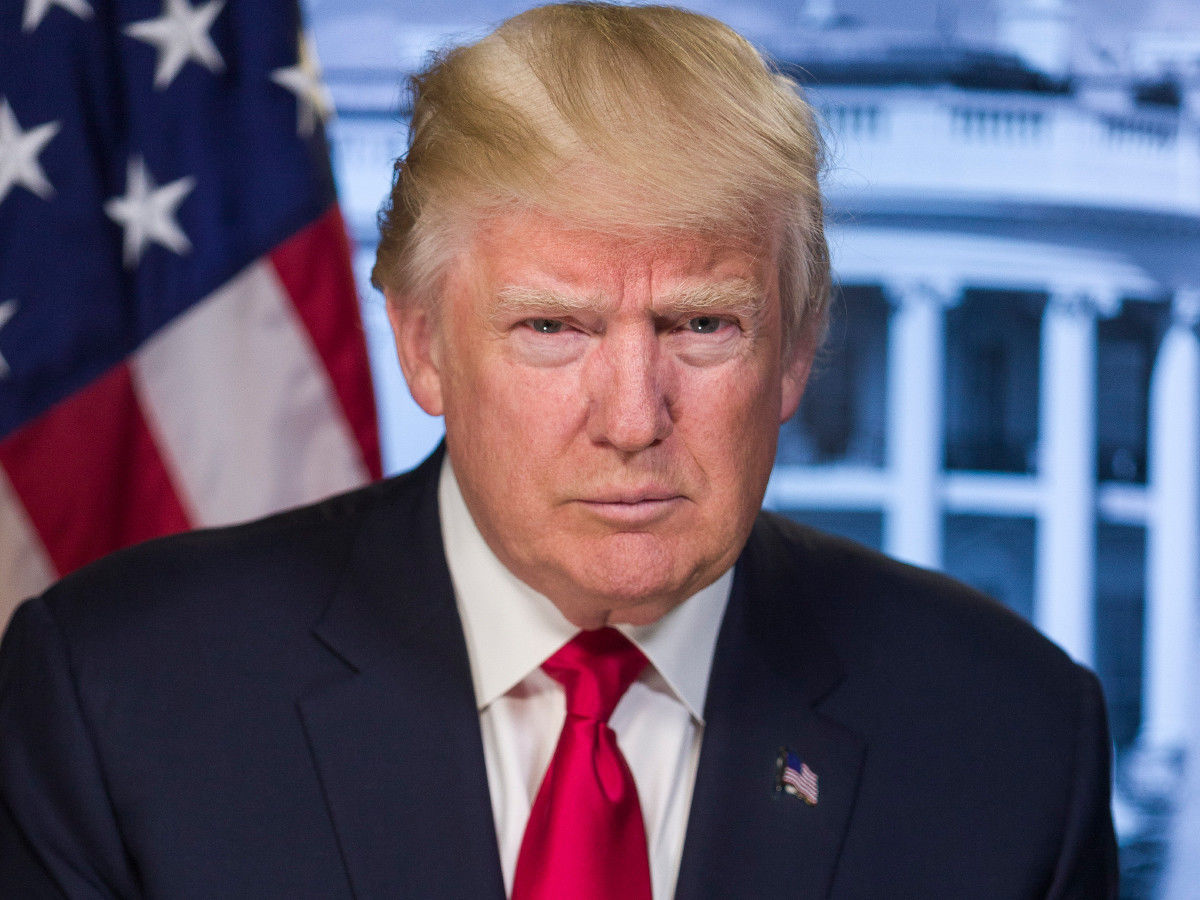 Трамп объяснил лидерство США по числу зараженных коронавирусом в мире.