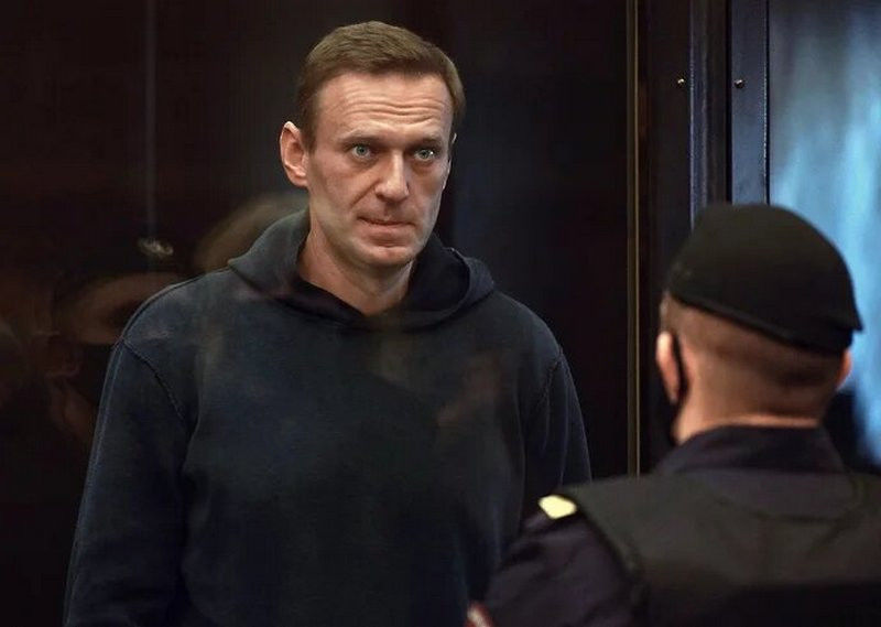 Волков о состоянии Навального в колонии: У него отнимается нога.