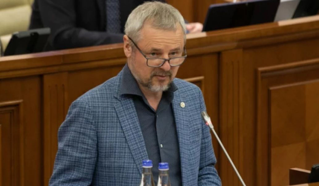 Продан опровергает информацию о намерениях закрыть театр им. Чехова.