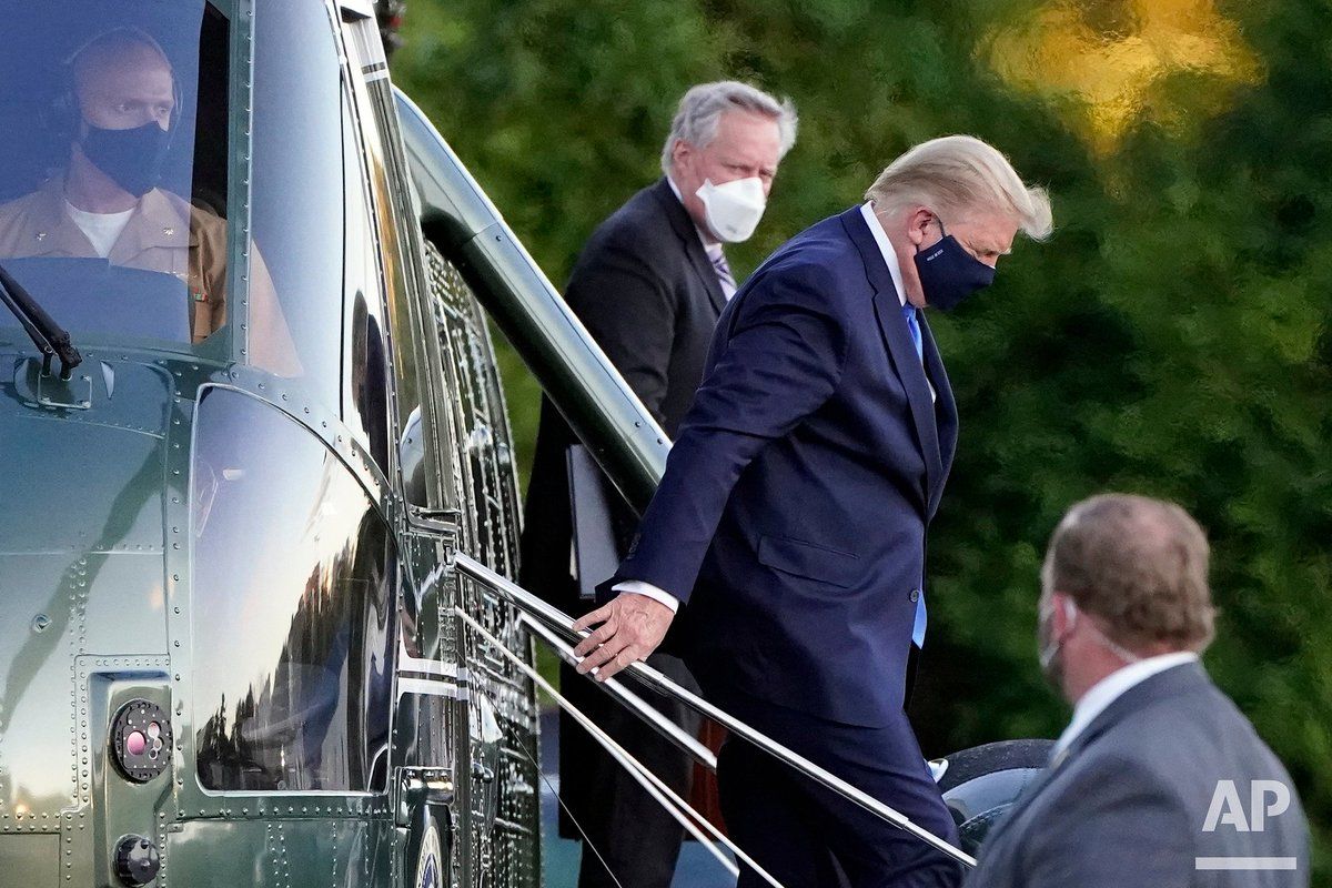 Трамп поступил на лечение в военный госпиталь.