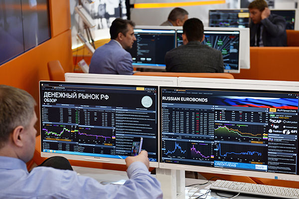 Agenţia rusă de rating ACRA a început să funcţioneze iar competitorii străini încep să simtă acest lucru, informează Bloomberg.