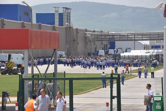 Протесты начались на заводе Renault SA в середине мая и затронули ряд других предприятий в районе города Бурса.