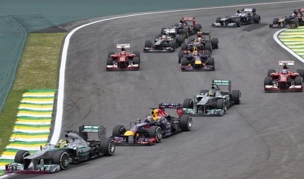 Bernie Ecclestone, boss-ul Formulei 1, vrea să facă şi mai atractive ultimele curse ale sezonului şi doreşte dublarea punctelor în ultimele trei grand-prix-uri.