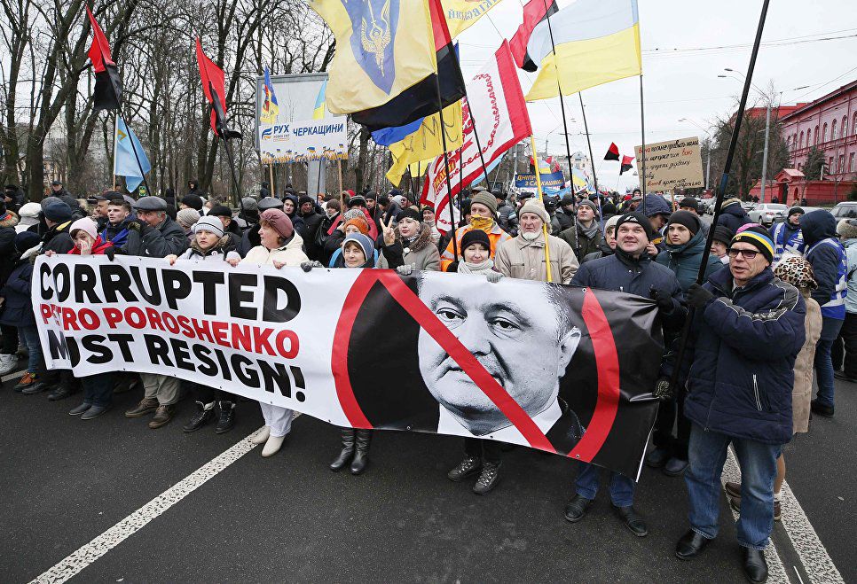 Сторонники Саакашвили вызвали Порошенко на майдан для публичной отставки.