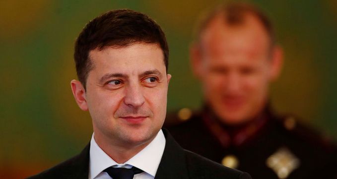 Рейтинг Зеленского на Украине упал до 52%.