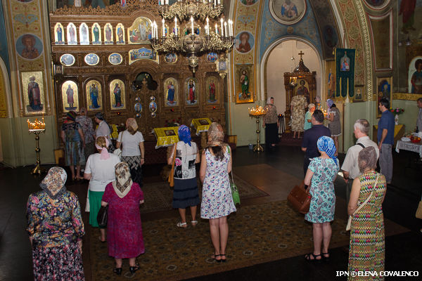 Пост Святых Петра и Павла начинается в понедельник после Воскресенья Всех Святых, в первое воскресенье после Сошествия Святого Духа.