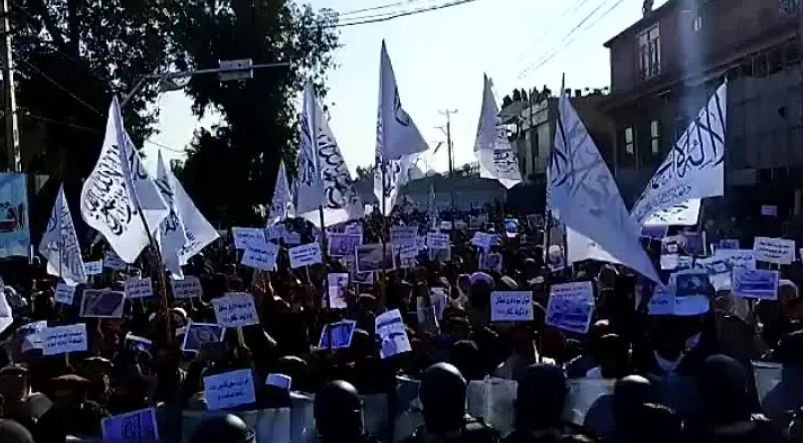 В Афганистане прошли акции протеста против осквернения Корана.
