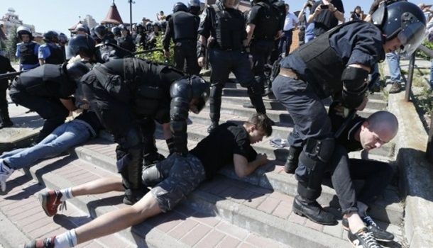 Polițiștii refuză să apere homosexualii în Ucraina.