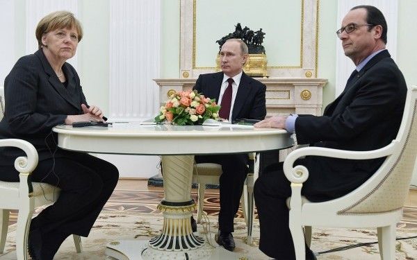 Presedintii Francois Hollande, Petro Porosenko, Vladimir Putin si cancelarul Angela Merkel au avut o conversatie telefonica, luni, in cadrul careia au constatat "progrese" in implementarea Acordului de la Minsk.