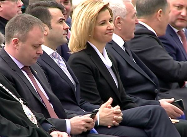 Prim-ministrul și-a asortat ciorapii cu cravata.  Foto: inprofunzime.md
