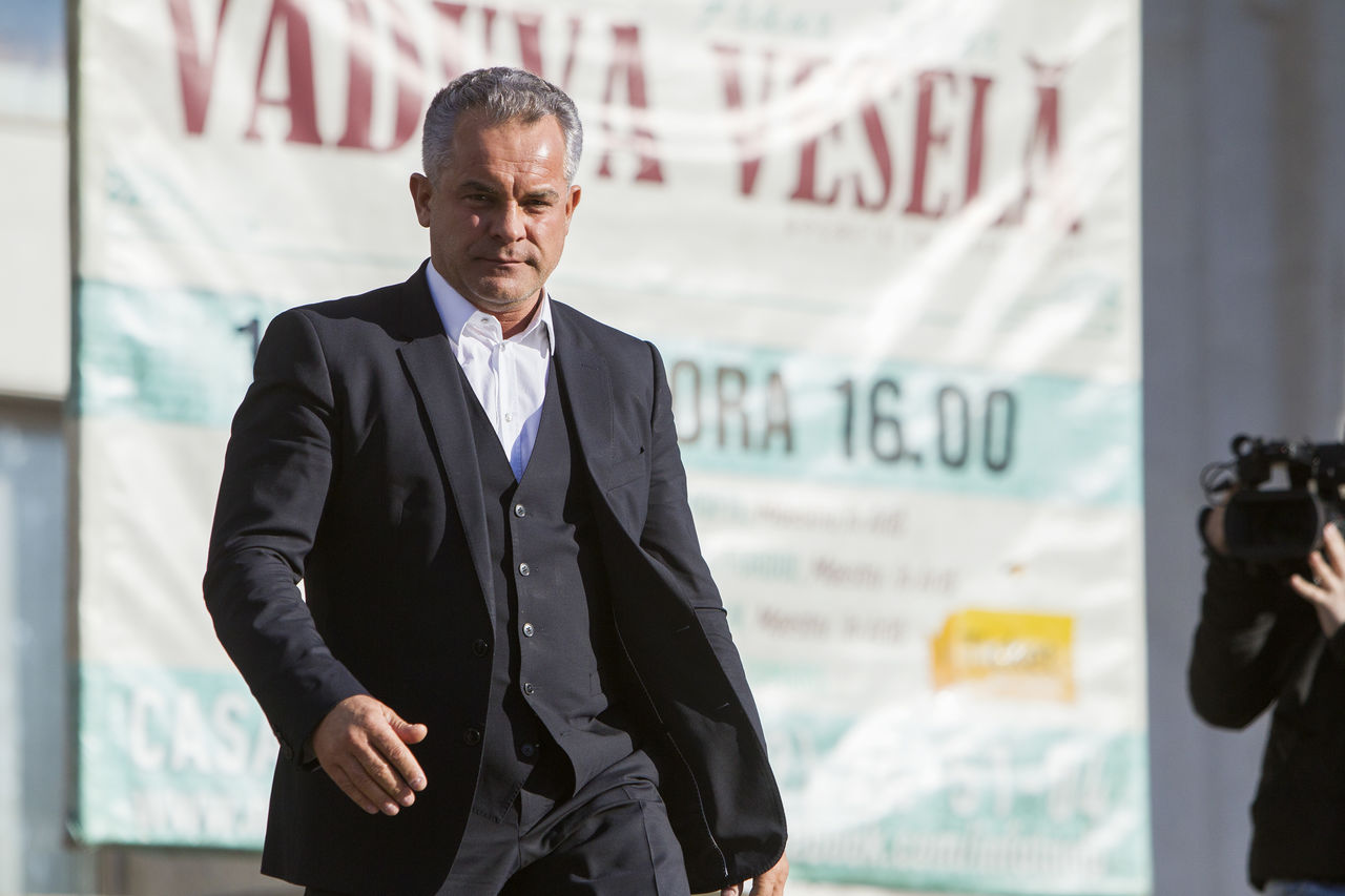 După câteva zile de ceaţă în jurul vizitei lui Vladimir Plahotniuc în Statele Unite, perioadă în care au existat o mulţime de versiuni şi informaţii legate de statutul oligarhului în delegaţia RM, în sfârşit lucrurile s-au limpezit.