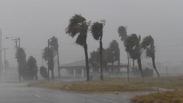 Uraganul Maria, de categoria cinci, a ajuns pe ţărmul insulei Dominica. Foto: afp.com