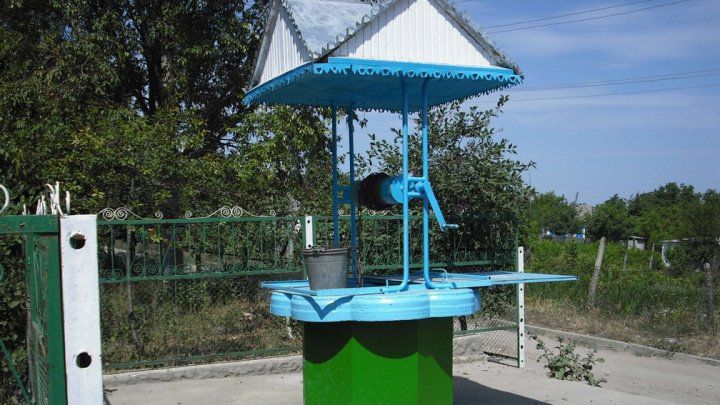 Glodeni: Fântânile au secat. Localnicii aduc apă de la sute de metri