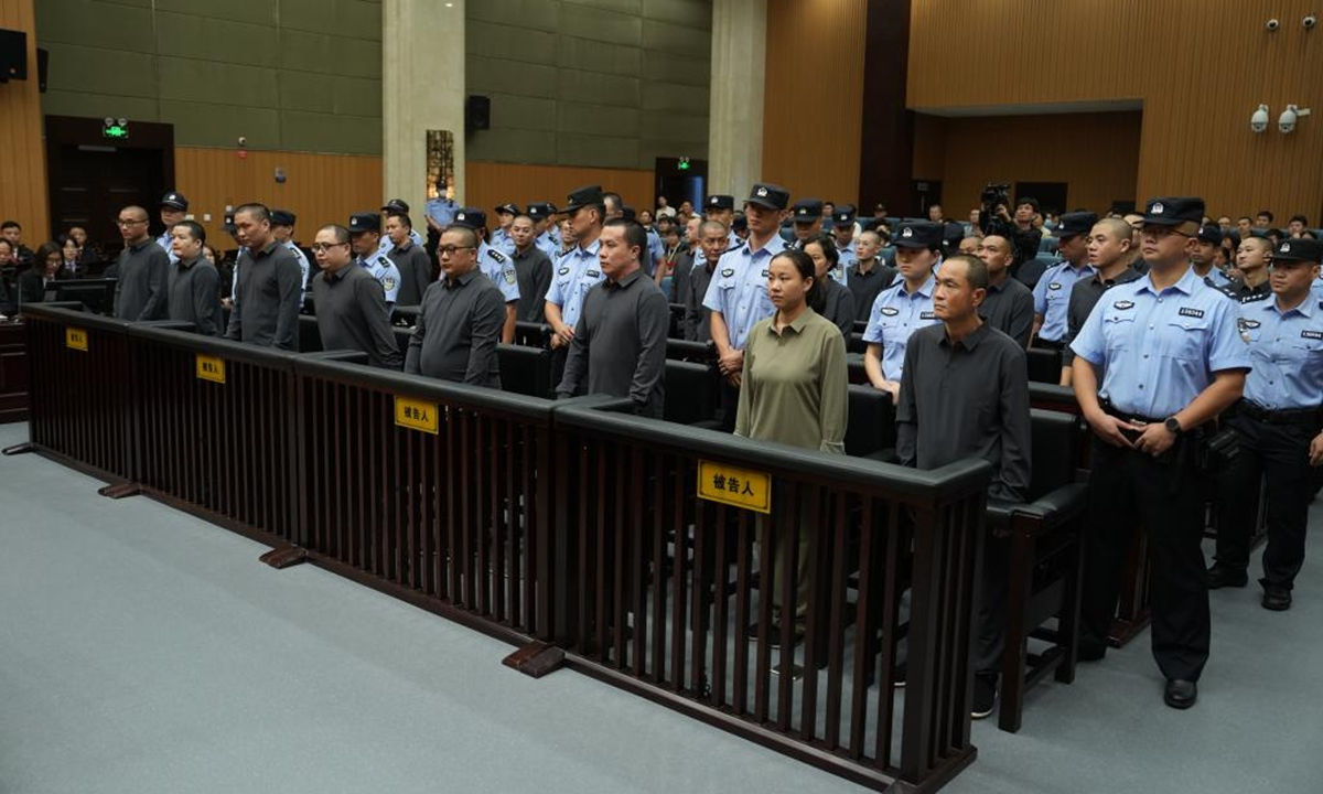 China a executat 11 membri ai unei familii care conducea un centru de escrocherii.