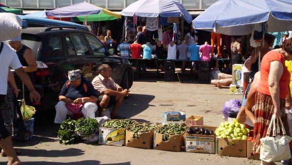 Специальные меры принимают и на проспекте Мирча чел Бэтрын, где также иногда нелегально торгуют.