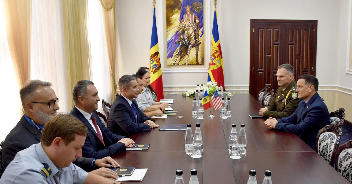 Cooperare în domeniul apărării: Anatolie Nosatîi s-a întâlnit cu Nick Pietrowicz.