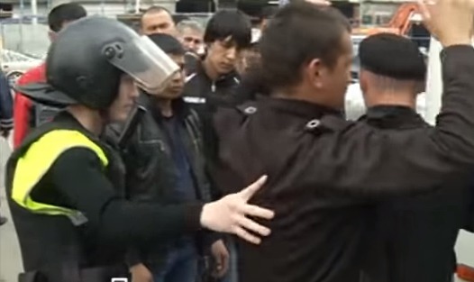 По факту драки столичные полицейские возбудили уголовное дело о хулиганстве.