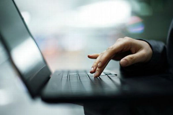 Victima unei escrocherii online a pierdut 23 de mii de dolari.