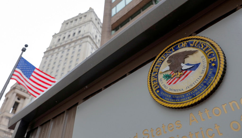 Минюст США начал расследование против писательницы, которая обвинила Трампа в насилии.