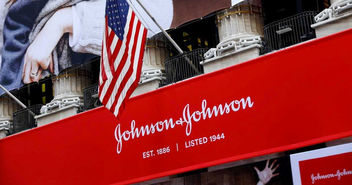 Johnson &amp; Johnson вложит $55 миллиардов в США на фоне угрозы пошлин Трампа.