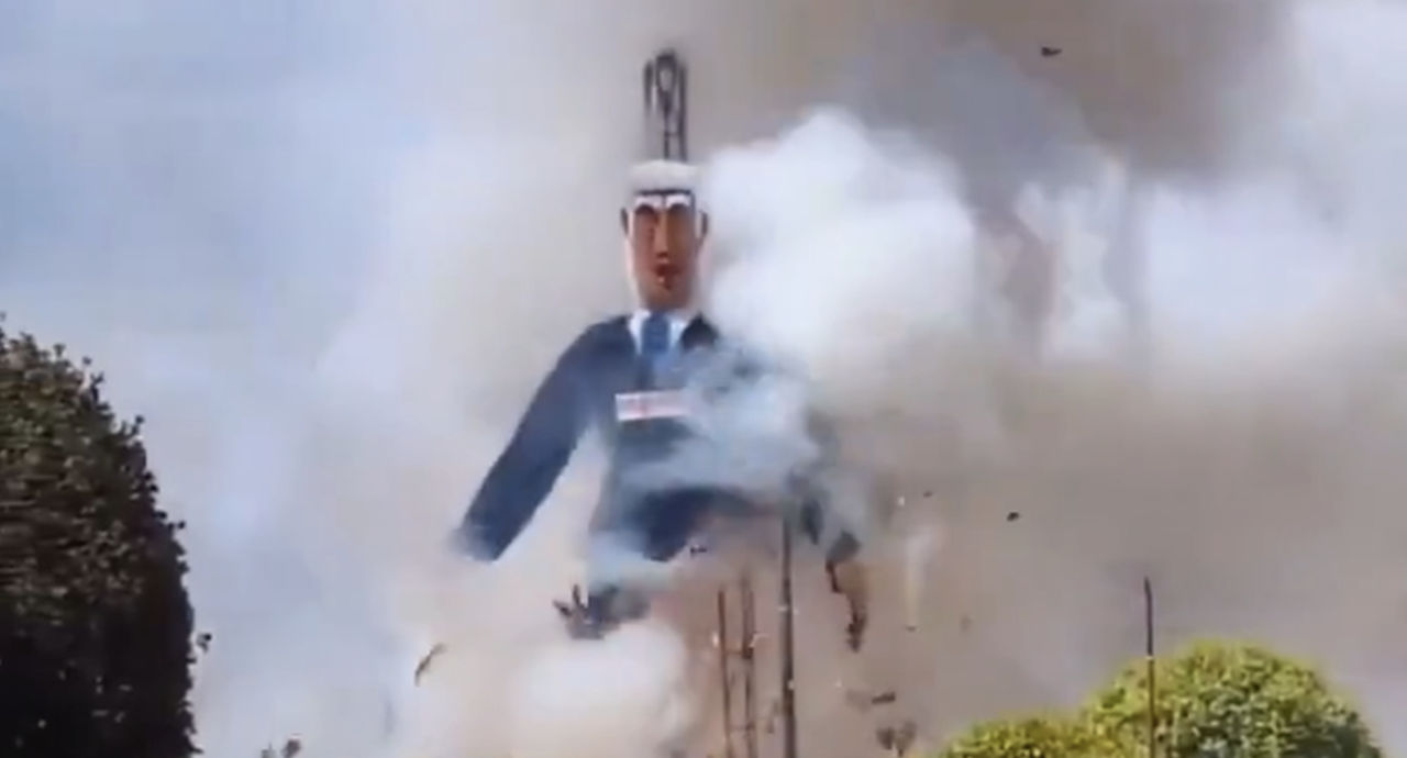 В Испании на Пасху взорвали чучело Нетаньяху: Следуем традиции сожжения Иуды.