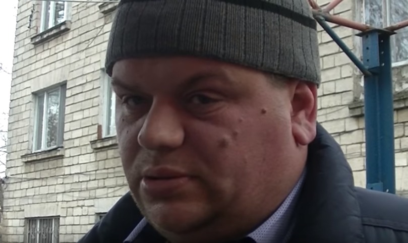 Помимо халатности, антикоррупционные прокуроры обвиняют чиновника в подделке официальных документов.