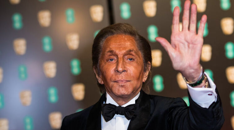 A murit Valentino, legendarul designer italian de modă. Foto: Vianney Le Caer / Invision / AP