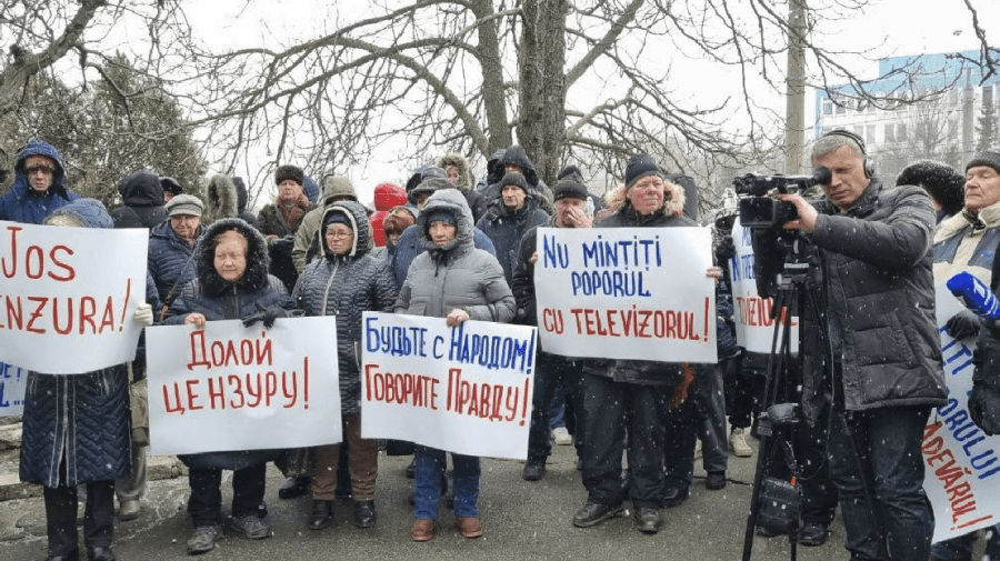 Флешмоб перед Moldova 1: “Будьте на стороне народа, говорите правду!”