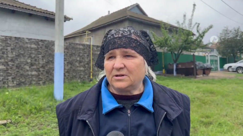 Mătușa adolescentului împușcat în unitatea militară din Cahul cere demisia lui Nosatîi: Copiii se cresc atât de greu.