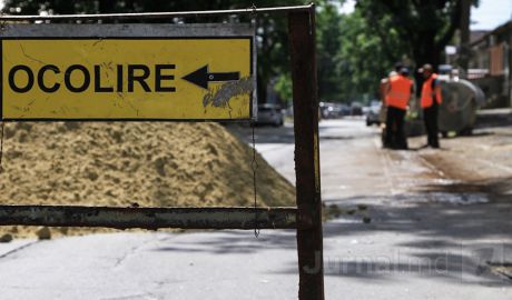 Circulaţia pe strada Nicolae Zelinski, tronsonul cuprins între bulevardul Decebal şi strada Hristo Botev, va fi sistată. Foto: jurnal.md