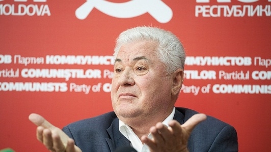 Astfel, omul de Afaceri Renato Usatai trebuie sa-i achite lui Vladimir Voronin un prejudiciu material simbolic de 1 leu.