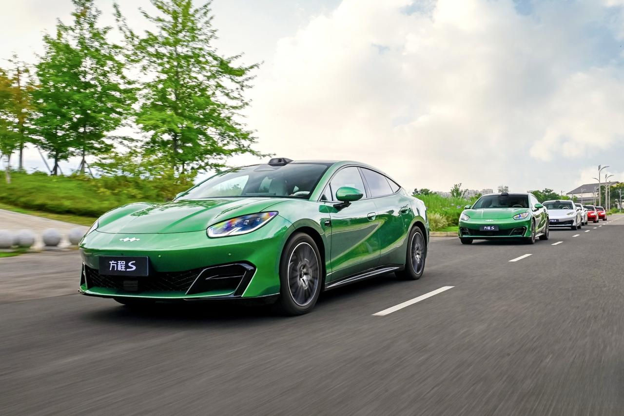 Дочка BYD выпустила «убийцу Tesla Model 3» за $27 900 с запасом хода 730–900 км.