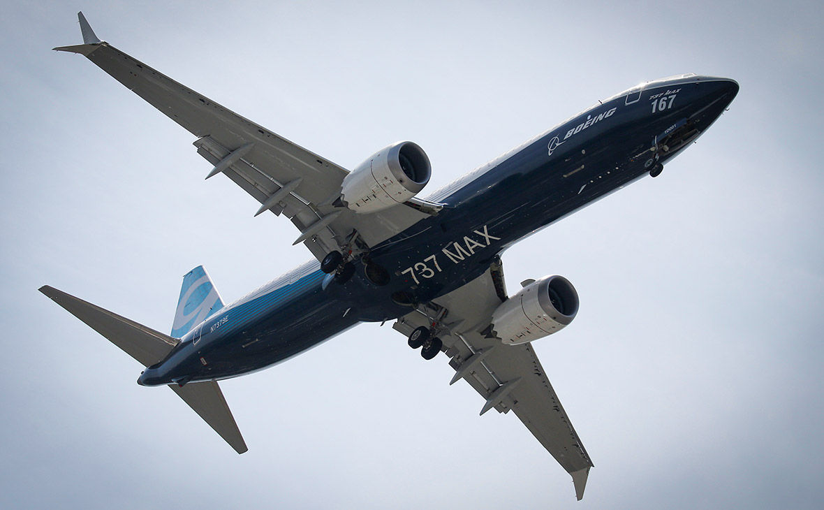 Полеты лайнеров Boeing 737 MAX возобновятся не ранее начала 2020 года.