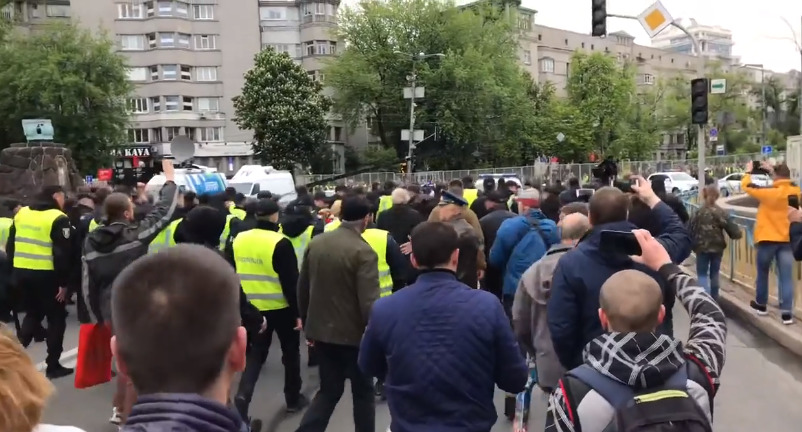 Украинская полиция составила 13 протоколов из-за георгиевских ленточек.