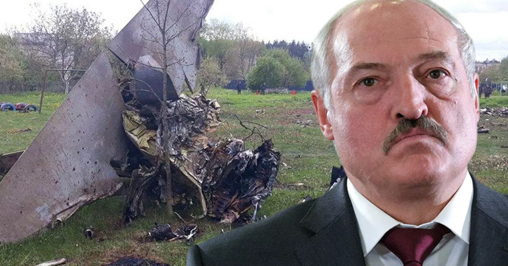 Президенту Белоруссии Александру Лукашенко доложили о крушении военного самолета. Коллаж Point.md.