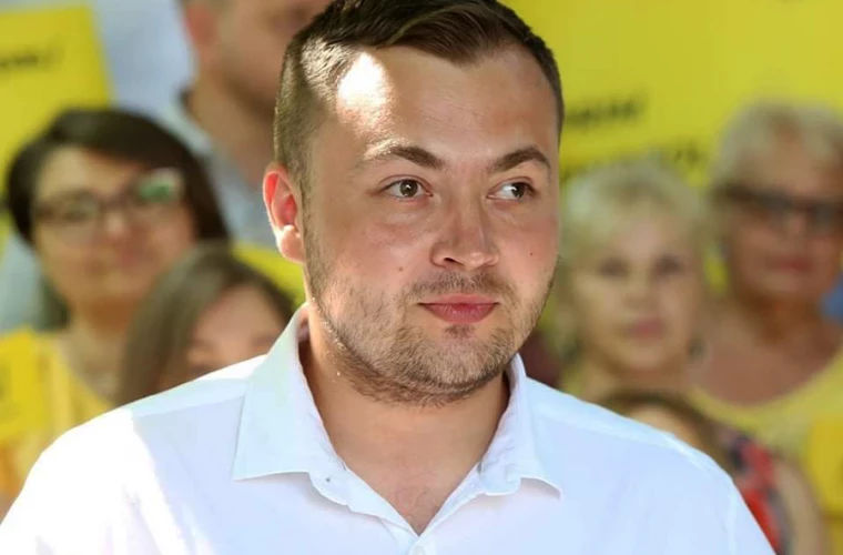 Адриан Бэлуцел подал в отставку.