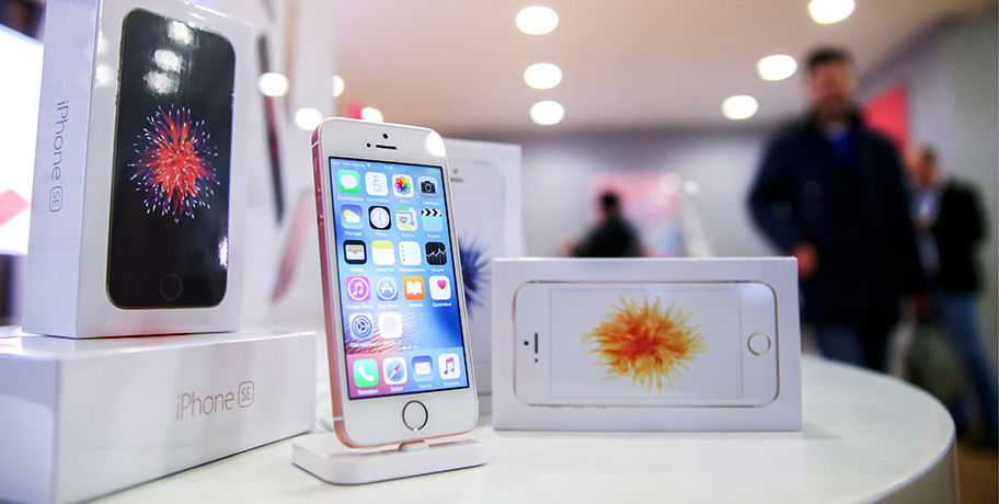 Apple впервые сообщила о снижении объема продаж iPhone.