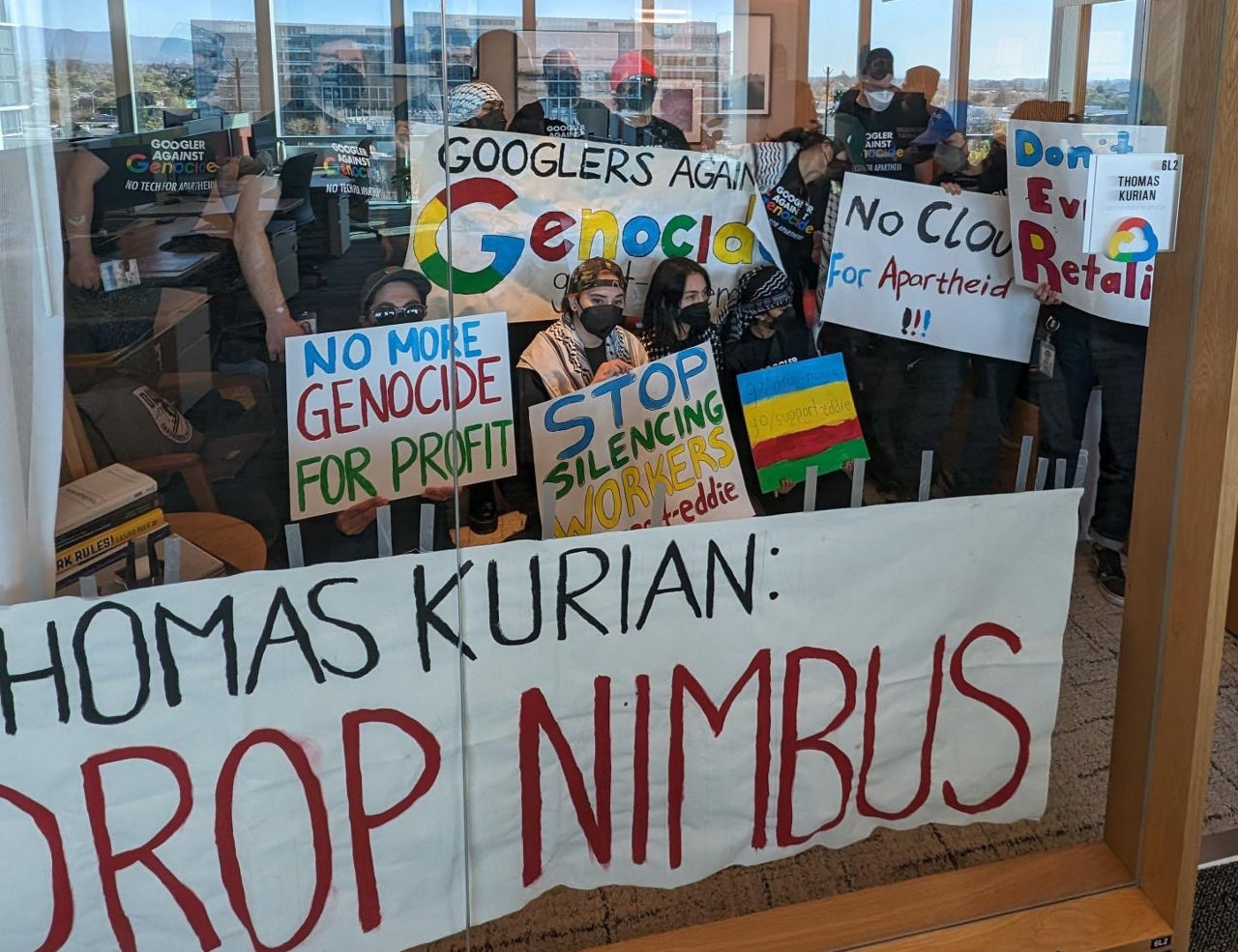Google уволила 28 сотрудников за бунт против сотрудничества с Израилем.